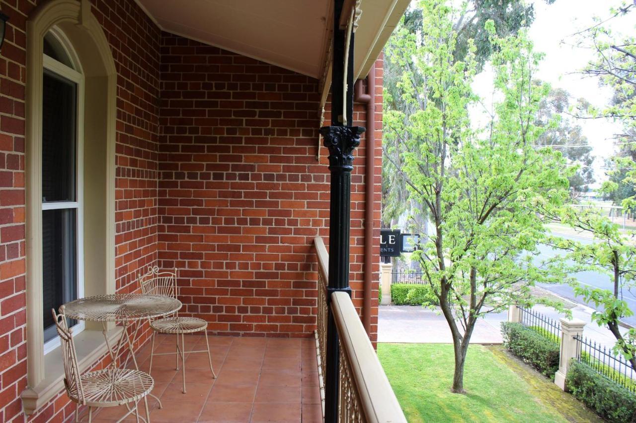 Carlyle Suites & Apartments Wagga Wagga Esterno foto