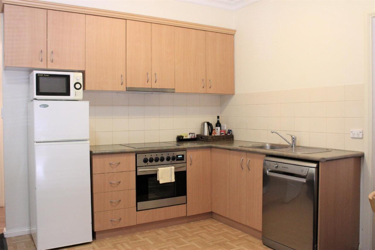Carlyle Suites & Apartments Wagga Wagga Esterno foto