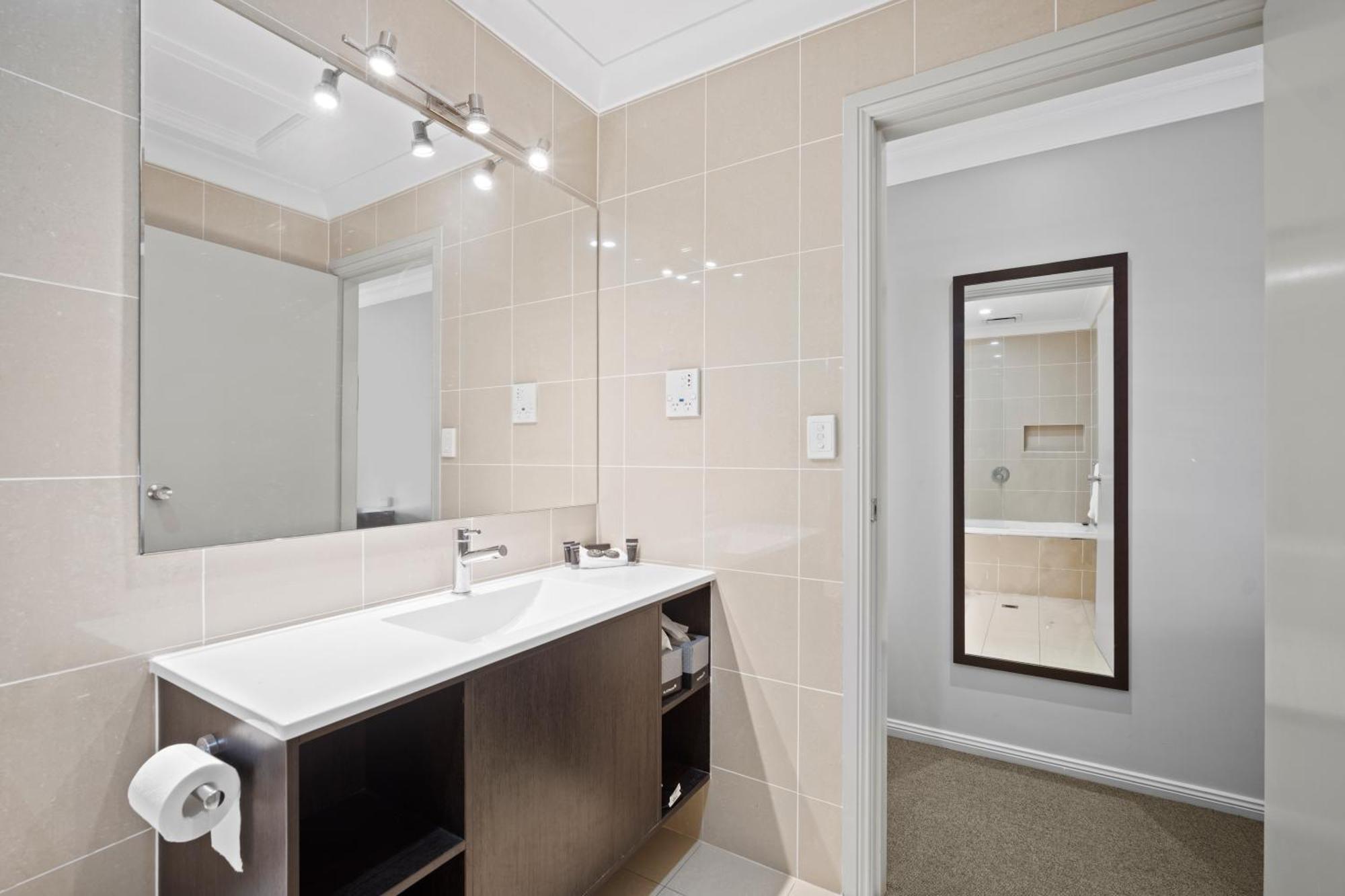 Carlyle Suites & Apartments Wagga Wagga Esterno foto