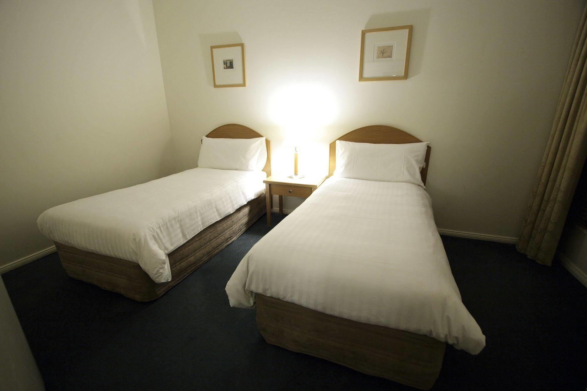 Carlyle Suites & Apartments Wagga Wagga Esterno foto