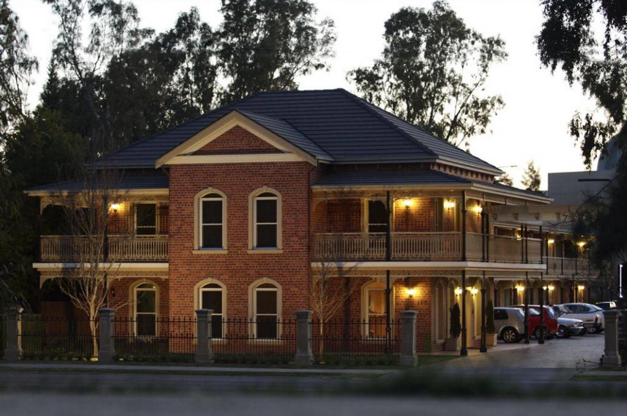 Carlyle Suites & Apartments Wagga Wagga Esterno foto