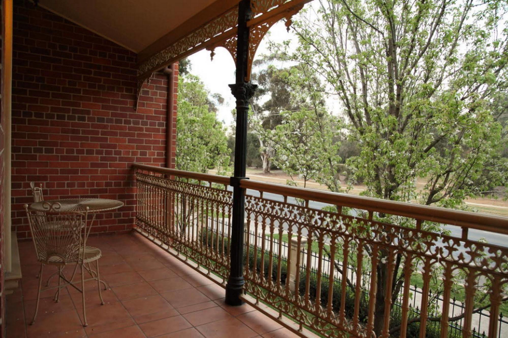 Carlyle Suites & Apartments Wagga Wagga Esterno foto