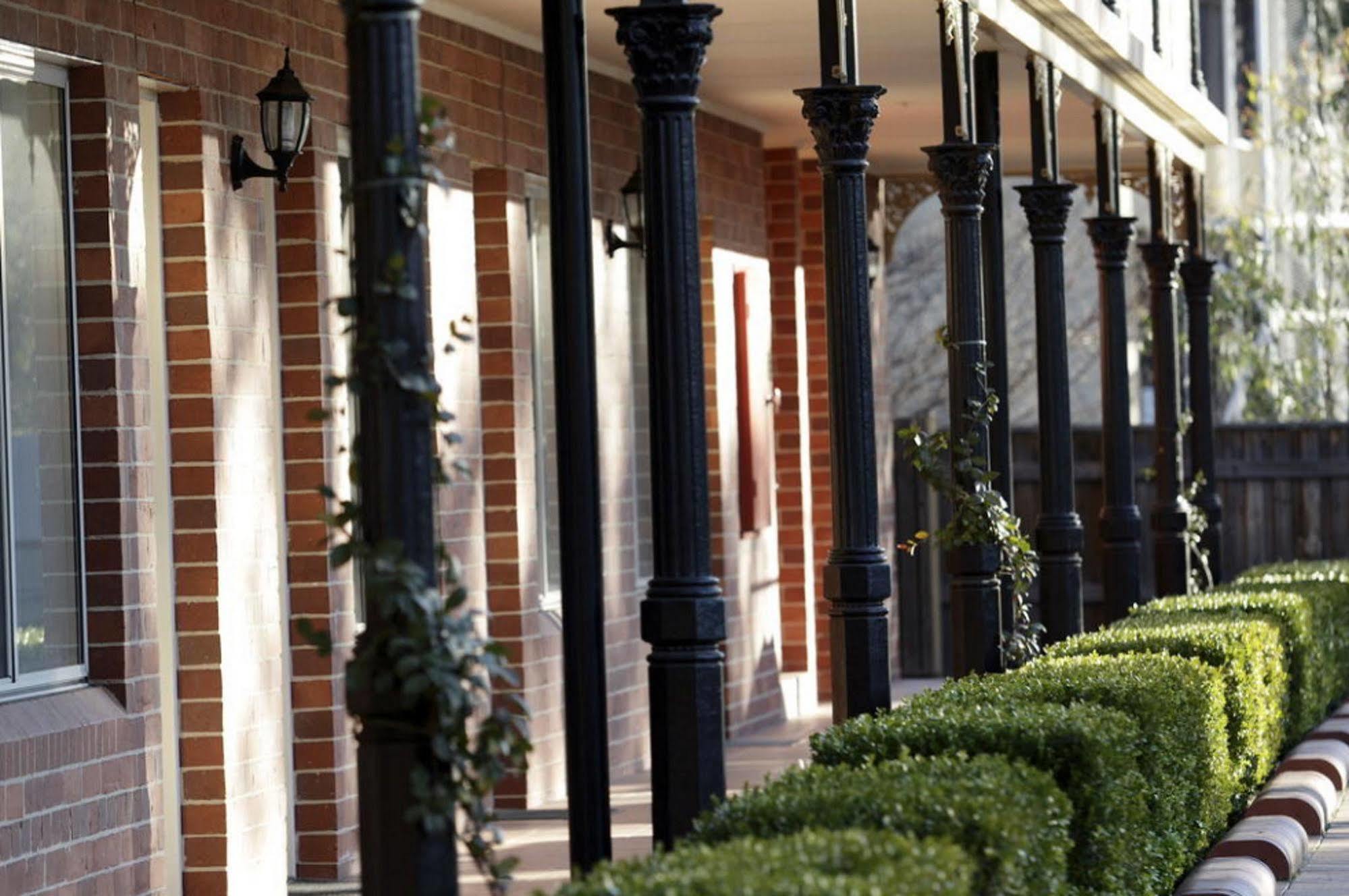 Carlyle Suites & Apartments Wagga Wagga Esterno foto